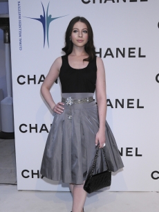 Michelle Trachtenberg poses for pictures at the Chanel gala