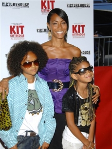 Jada Pinkett Smith poses with Jayden and Willow Smith, NYC, June 19, 2008 