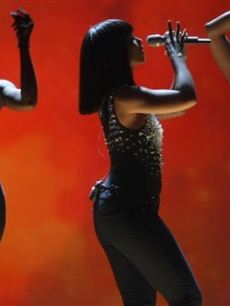 A sexy Alicia Keys performs at the BET Awards, 2008 
