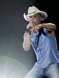 Kenny Chesney performs in Philadelphia on his latest ‘Pirates and Poets’ tour stop