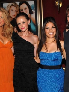Blake Lively, Alexis Bledel, America Ferrera and Amber Tamblyn pose at ‘The Sisterhood of the Traveling Pants 2’ 