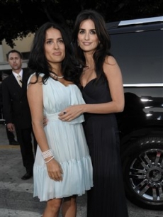 Salma Hayek and Penelope Cruz pose at the ‘Vicky Cristina Barcelon’ premiere in LA 