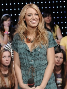 ‘Gossip Girl’s’ Blake Lively visits ‘TRL,’ 