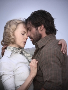Nicole Kidman and Hugh Jackman are unlikely lovers in ‘Australia’