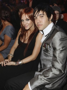Pete Wentz and Ashlee Simpson in the audience at the 2008 VMAs