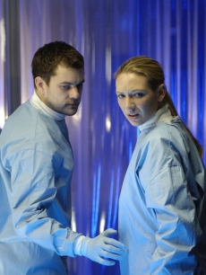 ‘FRINGE’ Joshua Jackson and Anna Torv