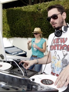 DJ AM performs in Malibu, July 27, 2008