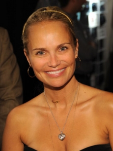 Kristin Chenoweth trying on a beautiful diamond necklace from Corsage by D’Annunzio. 