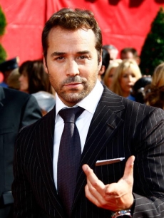 Jeremy Piven arrives at the 60th Primetime Emmy Awards 