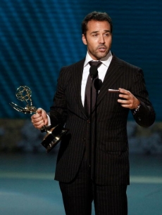 Jeremy Piven accepts the Emmy for Best Supporting Actor, Comedy Series for ‘Entourage’