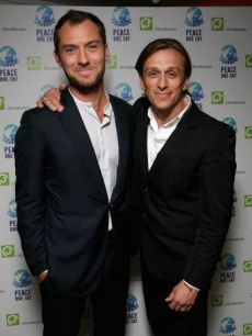 Jude Law and founder of Peace One Day Jeremy Gilley pose in London, 2008 