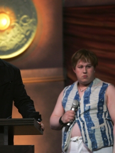 Matt Lucas and David Walliams dressed up as Robbie Williams’ old bandmates, ‘05 