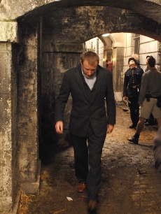 Guy Ritchie walks on location of his new film ‘Sherlock Holmes,’ Oct. 16, 2008 