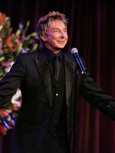 Barry Manilow performs at an AmfAR NY Gala, Jan. 31, 2008 