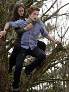 Edward (Robert Pattinson) carries Bella (Kristen Stewart) in ‘Twilight’