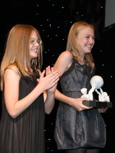 Elle Fanning and Dakota Fanning attend The Optimist Youth Homes & Family Services’ 2008 Mentor Awards Dinner and Fashion Show