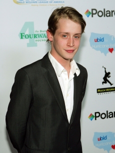 Macaulay Culkin at a UBid.com launch auction, 2005 