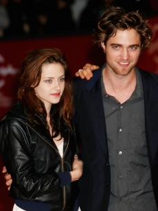 Kristen Stewart and Robert Pattinson attend the ‘Twilight’ premiere in Rome, Oct. 2008 