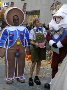 Al Roker as The Gingerbread Man, Meredith Vieira as Pinocchio and Matt Lauer as Humpty Dumpty