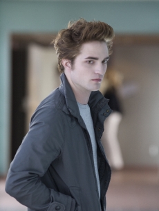 Robert Pattinson plays Edward in ‘Twilight’
