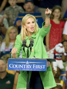 Elisabeth Hasselbeck introduces Republican U.S. vice presidential Candidate Alaska Gov. Sarah Palin during a campaign rally