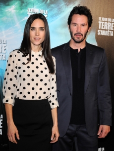 Jennifer Connelly and Keanu Reeves arrive to the premiere of ‘The Day The Earth Stood Still’ in Paris