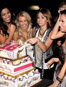 Leticia Tish Cyrus, Jordin Sparks, Julianne Hough, Miley Cyrus, Taylor Swift, and Ashley Tisdale at the 2008 American Music Awards