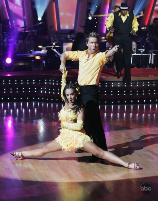 Lance Bass and Lacey Schwimmer pull out the samba stops in the ‘DWTS’ final 
