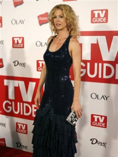 Jenna Elfman looks a little rock n' roll!