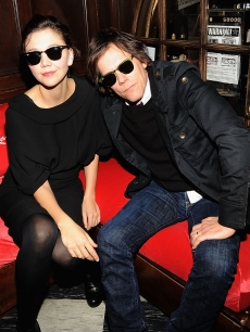 Maggie Gyllenhaal and Kevin Bacon kick back in Raybans in NYC