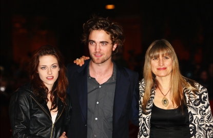 Kristen Stewart, Robert Pattinson and director Catherine Hardwicke attends the ‘Twilight’ premiere in Rome