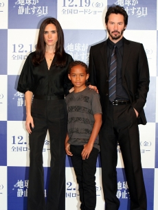 Jennifer Connelly, actors Jaden Smith and Keanu Reeves attend the ‘The Day The Earth Stood Still’ press conference at Grand Hyatt Tokyo on December 17, 2008 in Tokyo, Japan