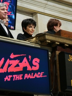 Liza Minnelli rings the closing bell at the New York Stock Exchange on Jan. 2, 2009