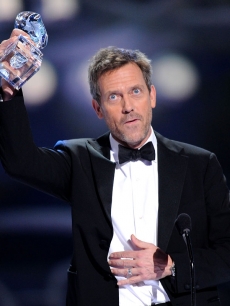 ‘House’ star Hugh Laurie accepts the People’s Choice Award for Favorite Male TV Star