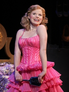 Megan Hilty performs ‘Popular’ as Glinda in ‘Wicked’