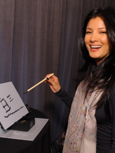 Kelly Hu draws on Buddha Board Inc.‘s Buddha Board at Access’ Stuff You Must lounge