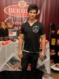 Taylor Lautner debuts his buff bod with Bertolli Oven Bake Meals at Access’ Stuff You Must lounge