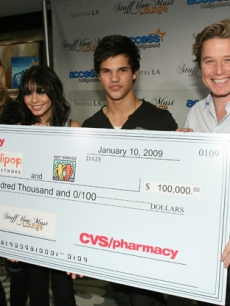 Access’ Nancy O’Dell and Billy Bush accept CVS/Pharmacy’s donation to the Best Buddies and Lollipop Theater Network charities with Vanessa Hudgens and Taylor Lautner