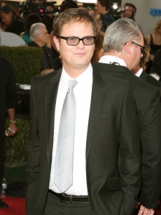 Rainn Wilson and his shades hit the Globes red carpet