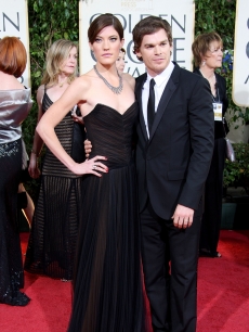 Newlywed ‘Dexter’ couple Michael C. Hall and Jennifer Carpenter hit the Globes red carpet