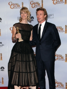 Laura Dern (with presenter Simon Baker) won the Globe for Best Supporting TV Actress for ‘Recount’ 