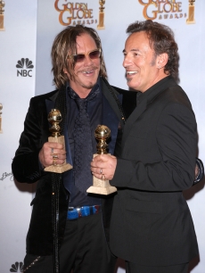 Mickey Rourke and Bruce Springsteen celebrate their Golden Globes for ‘The Wrestler’ backstage