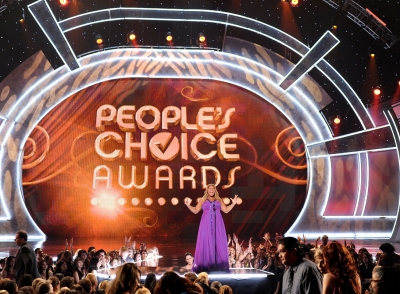 Host Queen Latifah kicks off the show at the 35th Annual People’s Choice Awards inside the Shrine Auditorium in Los Angeles