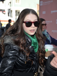 Michelle Trachtenberg grabs a brew at Sundance 2009