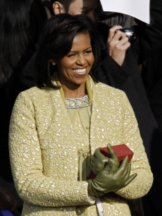 Michelle Obama holds the Lincoln bible and looks at daughter Sasha as they arrive at the inauguration of Barack Obama as the 44th President of the United States of America on the West Front of the Capitol