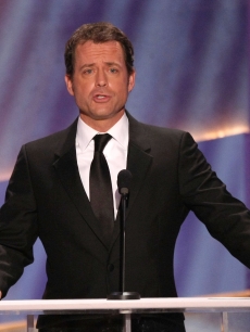 Greg Kinnear takes to the podium at the 2009 SAG Awards