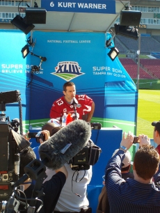 AZ Cardinals QB Kurt Warner fields questions from the media