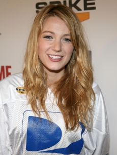Blake Lively gets ready to take the field at the 3rd annual DIRECTV Celebrity Beach Bowl in St. Petersburg, Florida