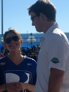 Maria has a laugh with Eli Manning
