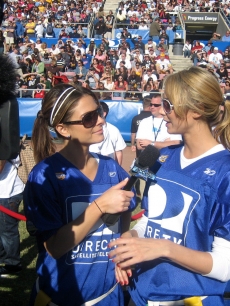 Maria and the lovely Stacy Keibler chat after the game